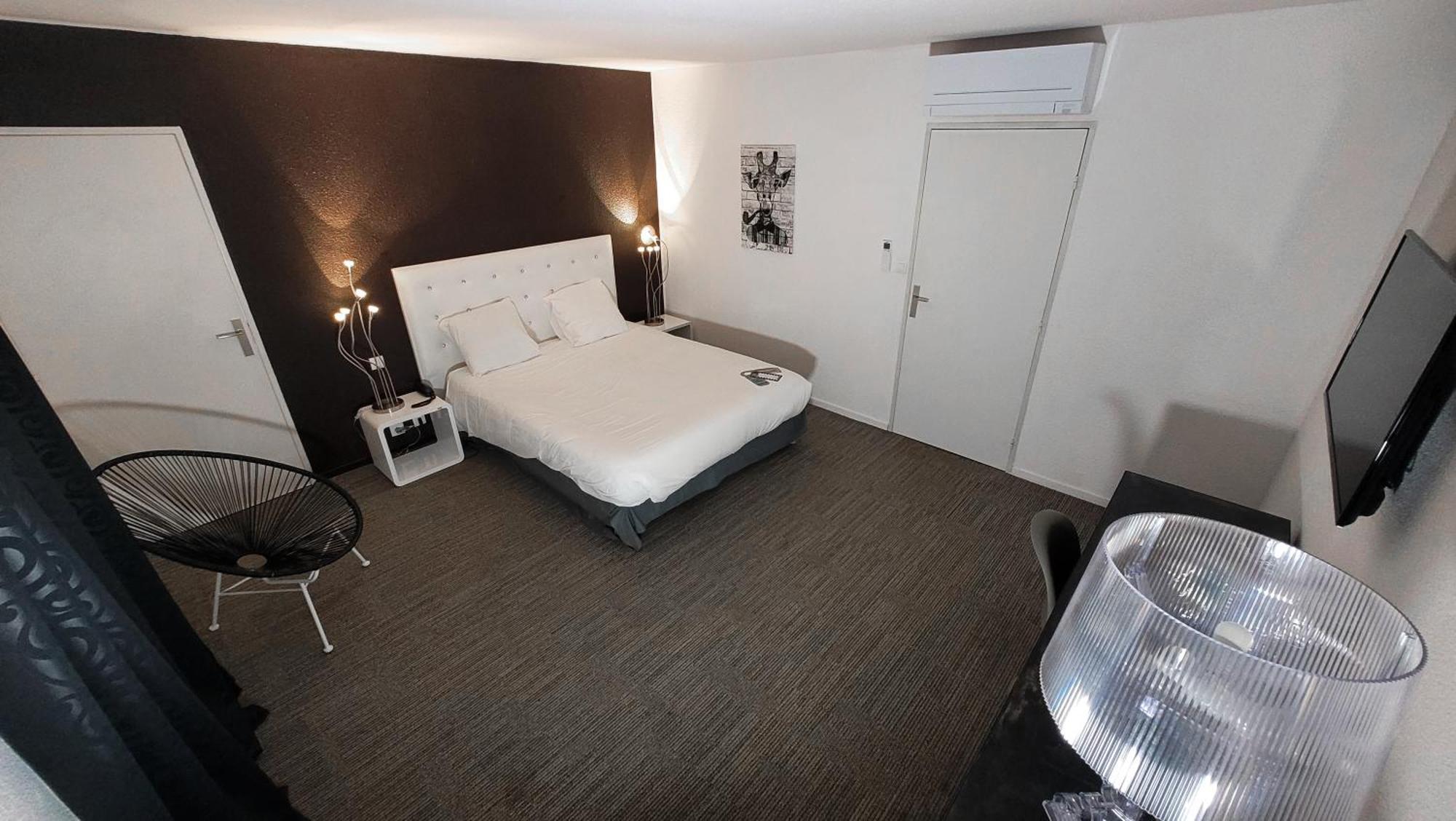 Enzo Hotels Diane - Logis แอมเนวีล ภายนอก รูปภาพ