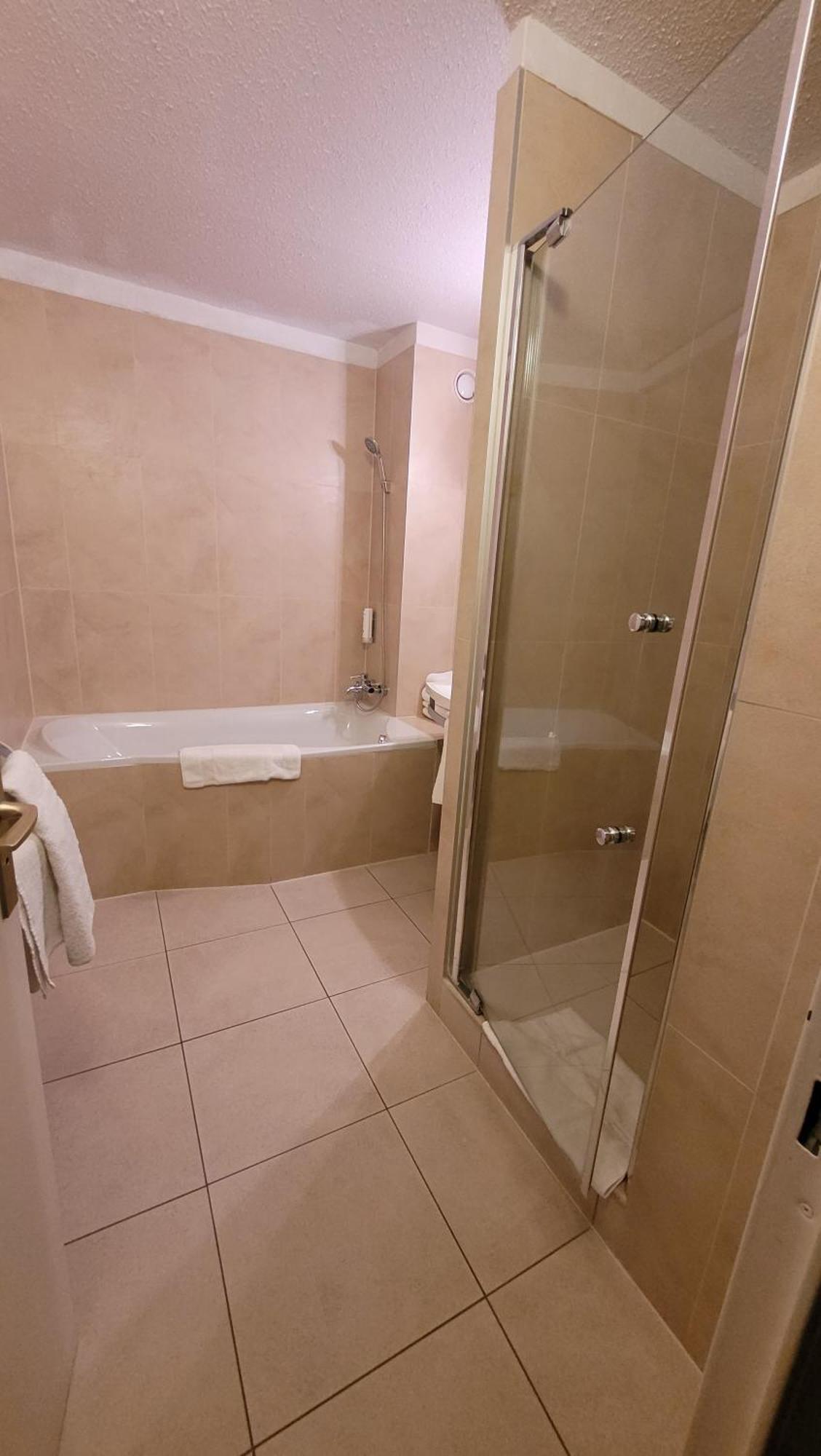 Enzo Hotels Diane - Logis แอมเนวีล ภายนอก รูปภาพ