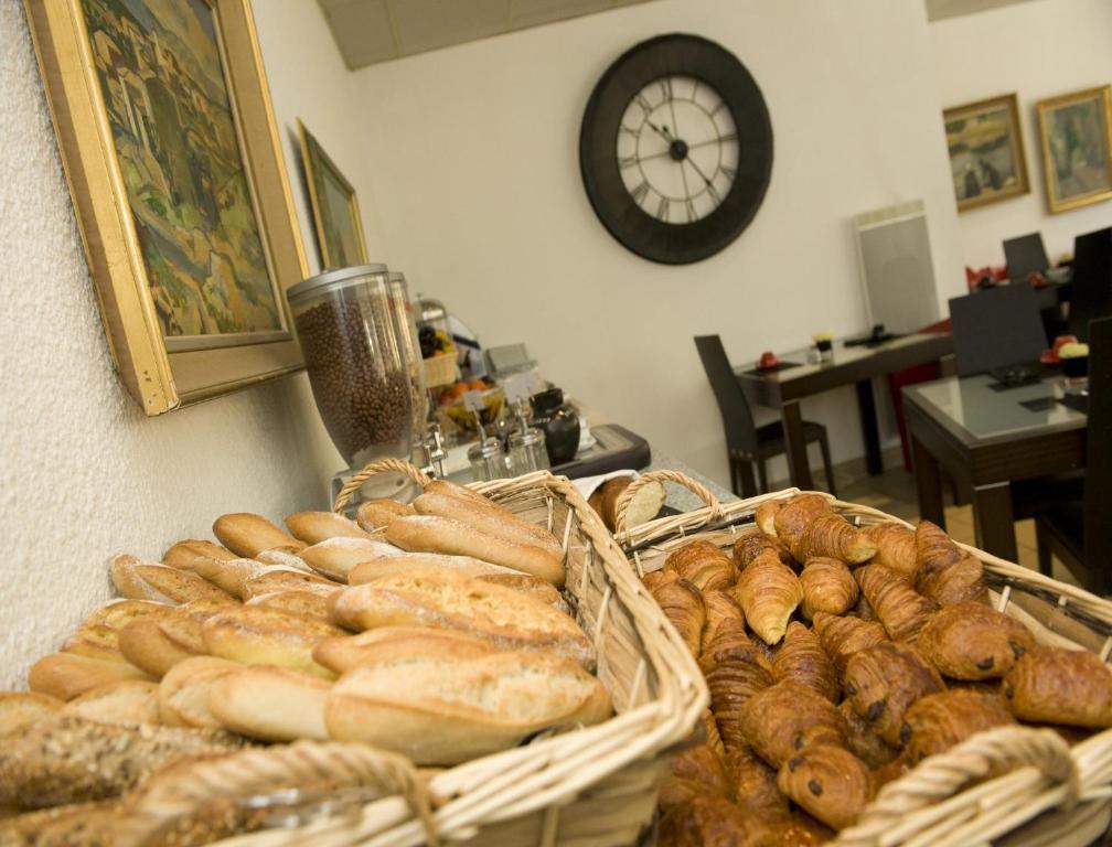 Enzo Hotels Diane - Logis แอมเนวีล ภายนอก รูปภาพ