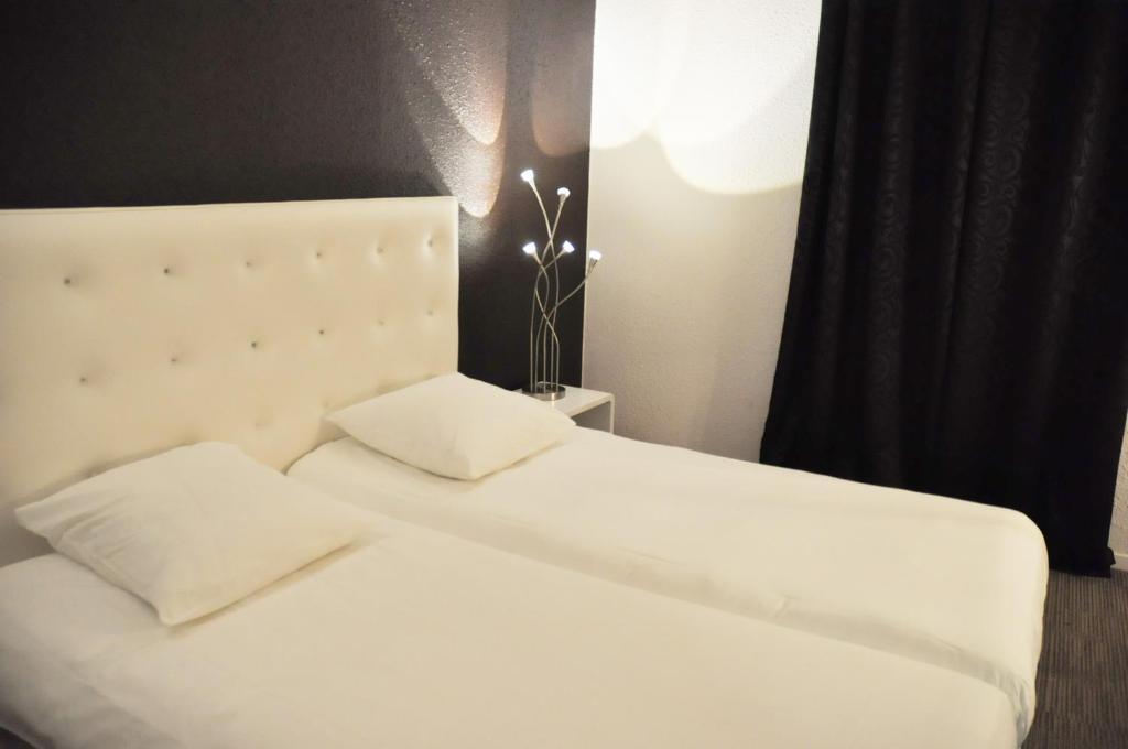Enzo Hotels Diane - Logis แอมเนวีล ห้อง รูปภาพ