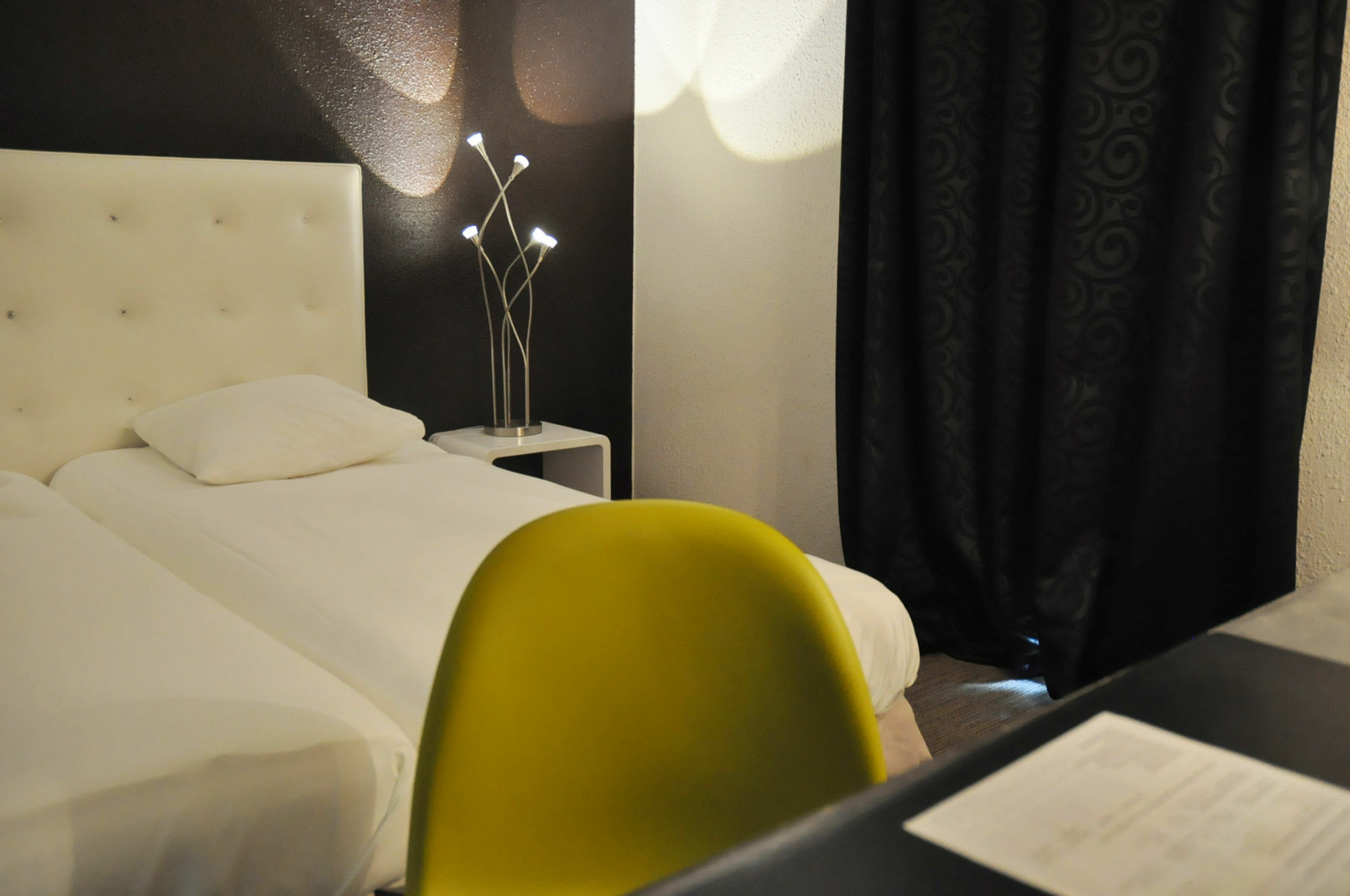 Enzo Hotels Diane - Logis แอมเนวีล ภายนอก รูปภาพ