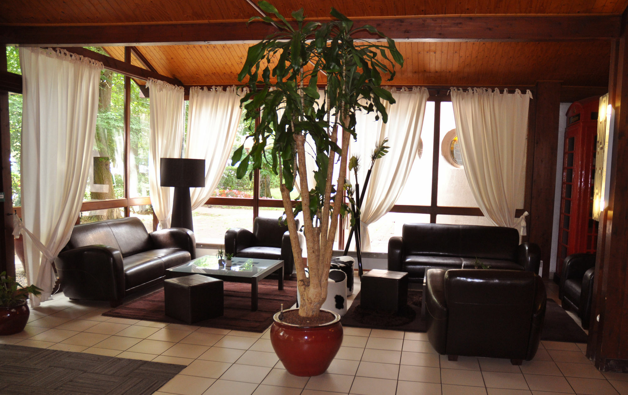 Enzo Hotels Diane - Logis แอมเนวีล ภายนอก รูปภาพ